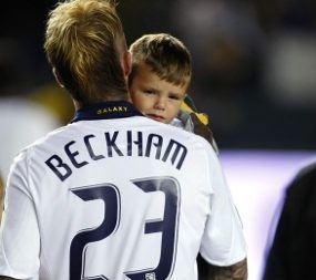 Beckham Datang, Huntelaar Senang