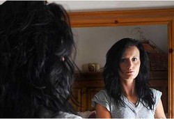 Bencinya Melihat Diri Sendiri si Korban Penyakit BDD