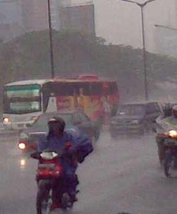 Nyalakan Lampu Motor di Siang Hari Atau Ditilang Rp 100 Ribu