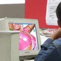 Warnet Sarang Pengakses Porno akan Rugi