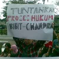 Massa GMBI Minta Presiden Jangan Mau Diintervensi oleh Tim 8