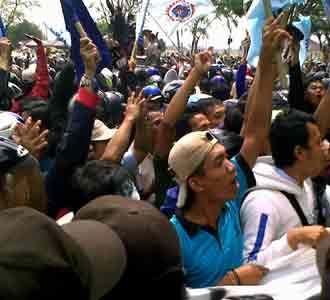 Buruh Geruduk Pemkab Bandung