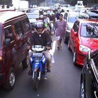 Hujan Datang, Jalan di Jakarta Mulai Berlubang