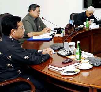 SBY Bahas Rekomendasi Tim 8
