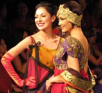 Aneka Busana Museum Harry Darsono