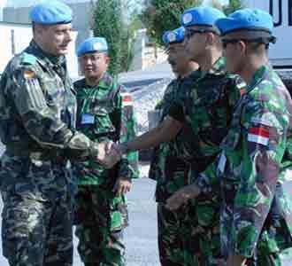 Meninjau Persiapan Rotasi Indobatt