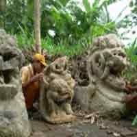 2 Arca Macan Putih dan 1 Patung Dewa Ditemukan di Lahan Jagung