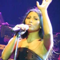 Anggun Memang Tak Ada Duanya