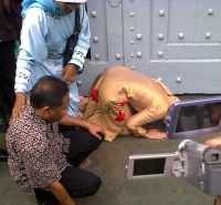 Bebas Bersyarat, Puteh dan Istri Cium Tanah 