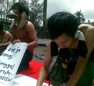 Sumpal Mulut Tuntut Pekerjaan Layak