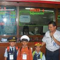 Mengenal Kereta Api di Stasiun Semut