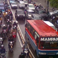 Akibat Hujan Deras, Kemacetan Mengular di Warung Buncit 