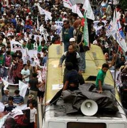 Ibukota Dikepung 9 Unjuk Rasa, Istana Jadi Tempat Favorit