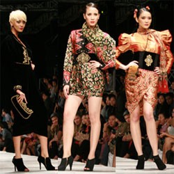 Busana Modern Bernyawa Budaya Jawa Dari Ghea