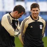 Gerrard & Carra Ledek Fergie-Neville