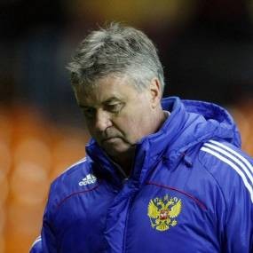 Hiddink Belum Pastikan Masa Depannya