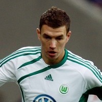 Wolfsburg Siap Lepas Dzeko