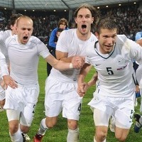 Slovenia Lolos, PM Jadi Pembersih Sepatu