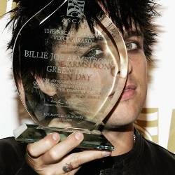 Jelang Konser Singapura, Green Day Sibuk Urusi Penghargaan