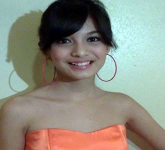 Chelsea Olivia Berkemben Oranye