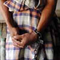 16 Tahun, Toha Hidup dengan Tangan Dirantai