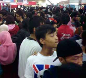 Pengunjung Kickfest 2009 Membludak