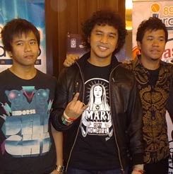 Nidji Sedih Penggemarnya Jadi Fans dMasiv