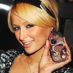 Paris Hilton Ingin Besarkan Dada
