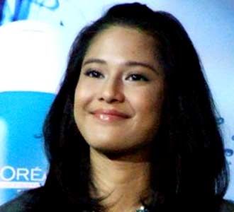 Dian Sastro Senyum-senyum