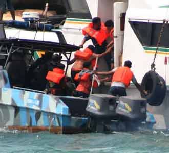 Evakuasi Korban Dumai Ekspres