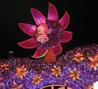 Peri Natal Bernyanyi di Harbour City