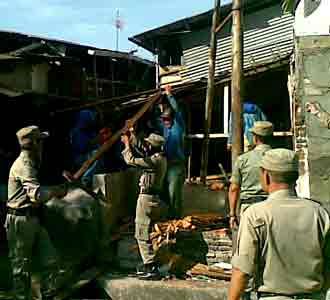 Rumah di Atas Brandgang Dibongkar
