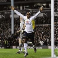 Ganti Sepatu, Defoe pun Bertaji