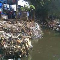 Penurapan Sampah di Sungai Pesanggrahan Perumahan Villa Kelapa Dua