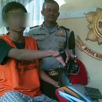 Usai Pesta Miras, Segerombolan Pemuda Rampas HP