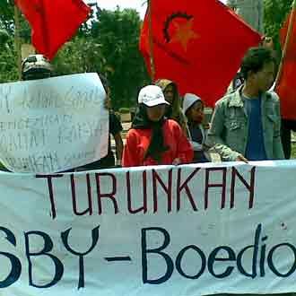 LMND Tuntut SBY-Boediono Mundur