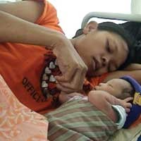 Tak Bisa Bayar Persalinan, Ibu dan Bayinya Disandera Puskesmas