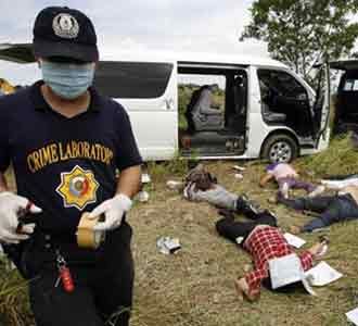 Jurnalis dan Politisi Dibantai