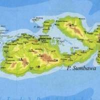 Penumpang Dievakuasi Pakai Perahu, Dua Kapal Masih Nyangkut