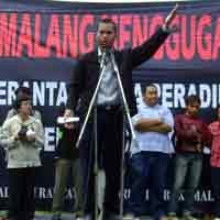 Malang Menggugat Desak SBY Copot Kapolri Dan Kejagung