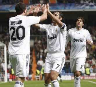 El Real Dominan atas Zurich