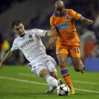 Pecundangi Porto, Chelsea Juara Grup