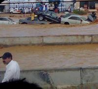 Mobil Hanyut Terbawa Banjir