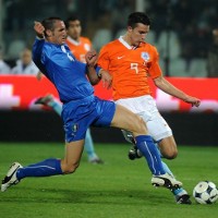 Van Persie Menepi Lima Bulan