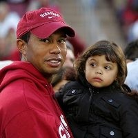 Kecelakaan Mobil, Woods Dikabarkan Cedera Serius