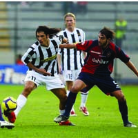 Juve Dibekuk Cagliari 0-2