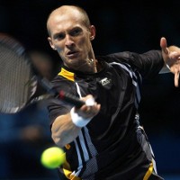 Kandaskan Federer, Davydenko ke Final