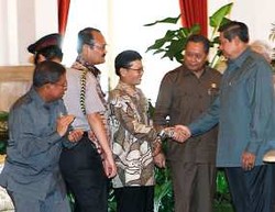 Teleconference, SBY dan Tifatul Berbalas Pantun