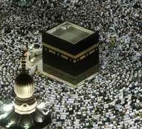 Jamaah Haji Melakukan Tawaf