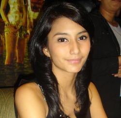 Tampil Dengan Bikini, Tyas Mirasih Nggak Risih